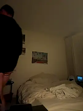 Snapshot of Chaud06_french chatting on 11-04-25, 12:54 Chaud06 french online show from 11-04-25, 12:54