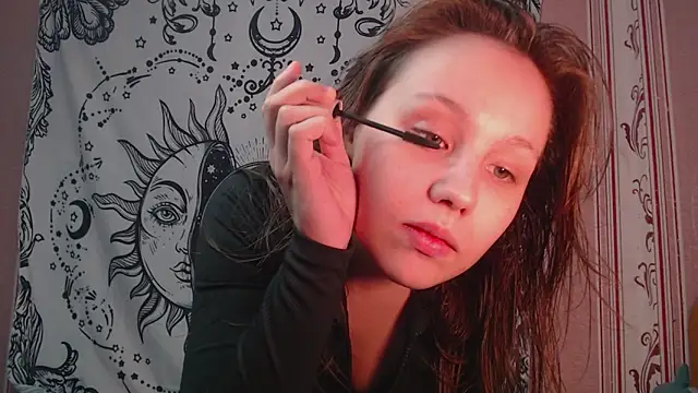 Snapshot of Thighswithspikes chatting on 09-18-25, 08:05 Thighswithspikes online show from 09-18-25, 08:05