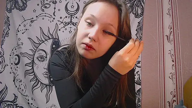 Snapshot of Thighswithspikes chatting on 09-19-25, 08:05 Thighswithspikes online show from 09-19-25, 08:05