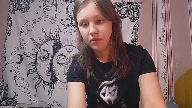 Snapshot of Thighswithspikes chatting on 09-23-25, 09:34 Thighswithspikes online show from 09-23-25, 09:34