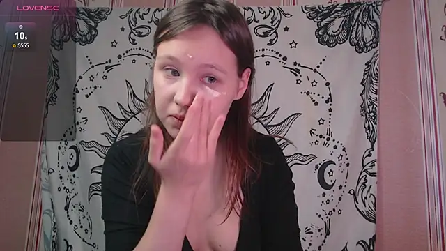 Snapshot of Thighswithspikes chatting on 10-31-25, 09:21 Thighswithspikes online show from 10-31-25, 09:21