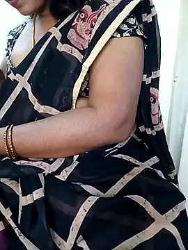 Snapshot of tamiltady chatting on 09-15-25, 06:02 tamiltady online show from 09-15-25, 06:02