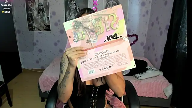 Medussa katt online show from 11-19-25, 08:42