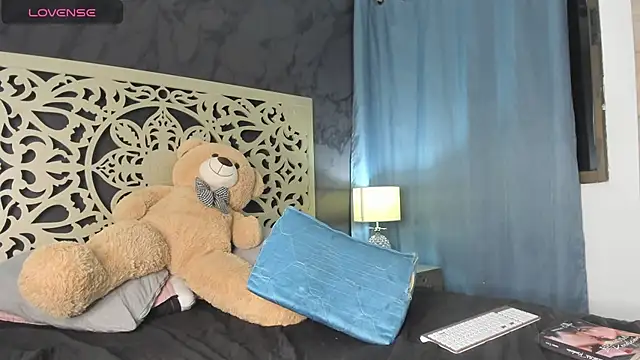 Amyblack   online show from 12-18-25, 01:33