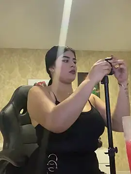 Snapshot of Kariina__69 chatting on 12-16-25, 01:10 Kariina 69 online show from 12-16-25, 01:10