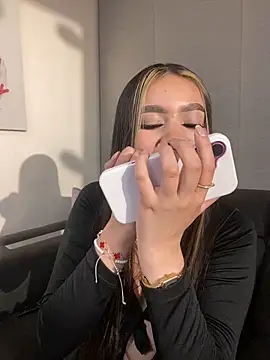 Snapshot of Cristina_pinkk chatting on 09-30-25, 01:32 Cristina pinkk online show from 09-30-25, 01:32