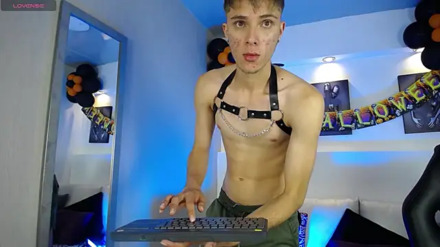 Snapshot of Robbin_Blaze chatting on 10-25-25, 05:48 Robbin Blaze online show from 10-25-25, 05:48