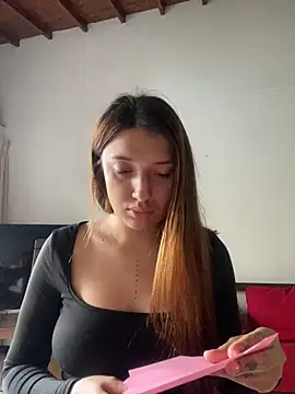 Snapshot of Mia__Gray chatting on 11-03-25, 06:20 Mia Gray online show from 11-03-25, 06:20