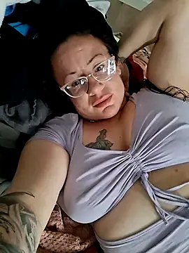 Snapshot of kinkikatie69 chatting on 09-28-25, 10:15 kinkikatie69 online show from 09-28-25, 10:15