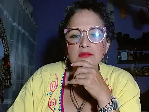 Snapshot of Malefi_milf chatting on 10-16-25, 11:28 Malefi milf online show from 10-16-25, 11:28