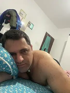 Snapshot of Garotofran chatting on 10-31-25, 11:44 Garotofran online show from 10-31-25, 11:44