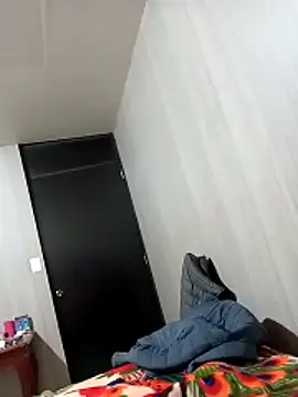 luuiss12 online show from 12-05-25, 08:23