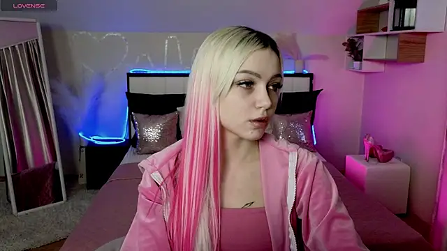 LinaLirian online show from 12-01-25, 01:05