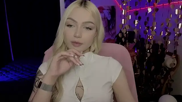 LinaLirian online show from 04-23-26, 10:25