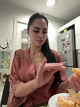 ChloeDevine online show from 12-19-25, 05:31