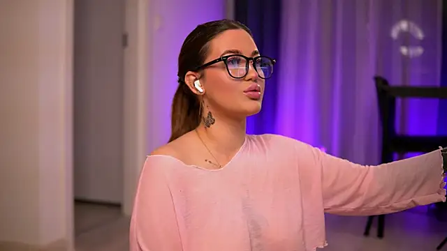 AryaDeluna online show from 11-26-25, 07:26