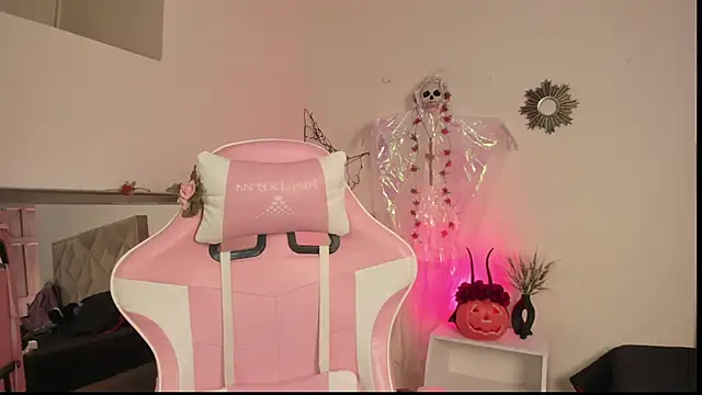 Paprika  online show from 10-22-25, 06:29