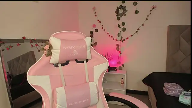 Paprika  online show from 11-23-25, 06:19