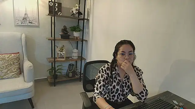  Victoria Collins online show from 06-05-26, 11:05