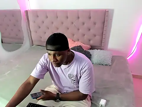 Luis123- online show from 11-21-25, 05:22