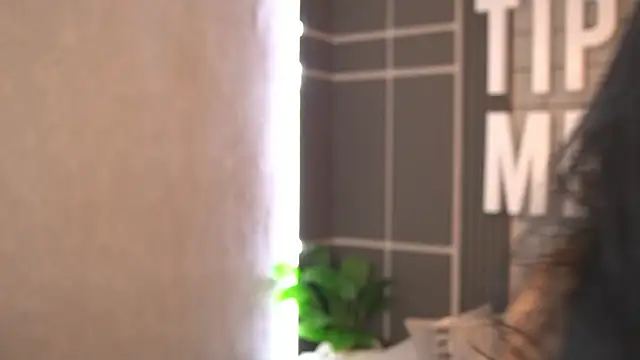 Susan wall online show from 10-03-25, 02:58