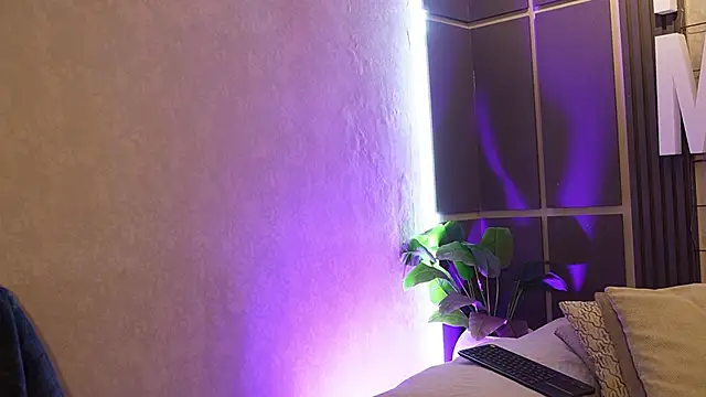 Susan wall online show from 04-22-26, 01:01