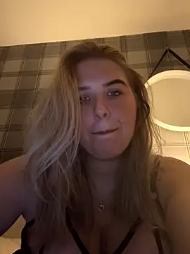 Snapshot of CutieCurvyGirlxo chatting on 10-10-25, 11:59 CutieCurvyGirlxo online show from 10-10-25, 11:59
