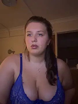 Snapshot of CutieCurvyGirlxo chatting on 02-01-26, 10:41 CutieCurvyGirlxo online show from 02-01-26, 10:41