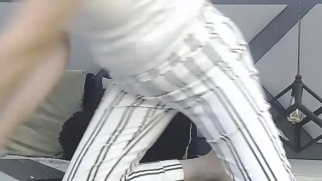 amanda ramirez online show from 04-25-26, 08:17