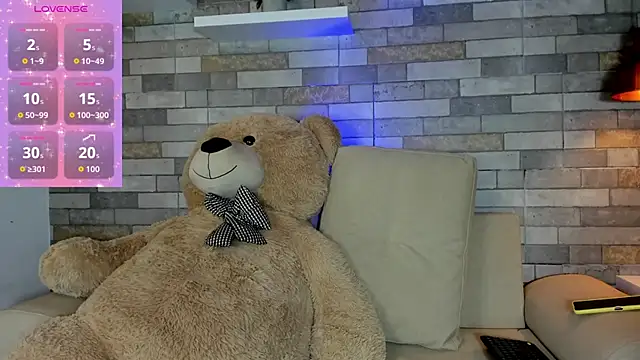 Snapshot of DixyPalmer chatting on 11-06-25, 07:37 DixyPalmer online show from 11-06-25, 07:37