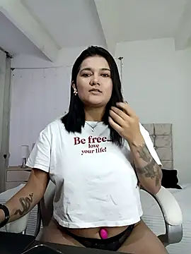 mia traveluxe online show from 10-29-25, 04:04