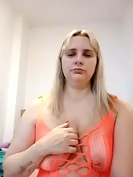 Snapshot of JessicaItalia chatting on 10-18-25, 09:21 JessicaItalia online show from 10-18-25, 09:21