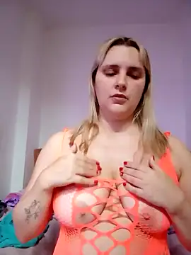 Snapshot of JessicaItalia chatting on 10-20-25, 12:05 JessicaItalia online show from 10-20-25, 12:05