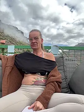 LucyLingerie78 online show from 04-23-26, 08:57