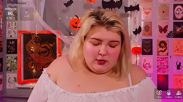 Snapshot of Ellabigbaby chatting on 10-31-25, 01:23 Ellabigbaby online show from 10-31-25, 01:23