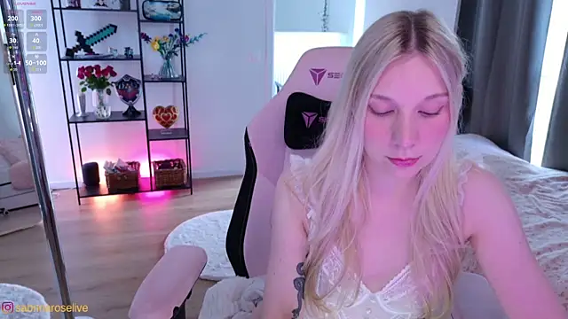 Snapshot of SabrinaRosed chatting on 05-18-26, 05:08 SabrinaRosed online show from 05-18-26, 05:08