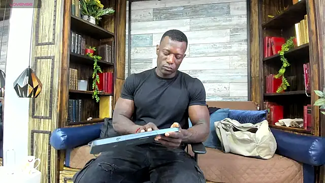 MarcusBlack  online show from 05-26-26, 12:12