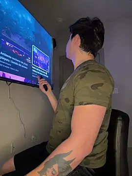 Snapshot of BenItsBack11 chatting on 03-23-25, 04:38 BenItsBack11 online show from 03-23-25, 04:38