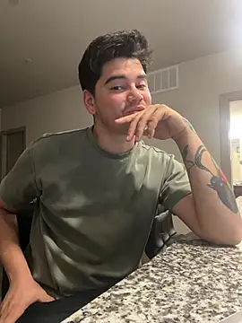 Snapshot of BenItsBack11 chatting on 04-10-26, 03:34 BenItsBack11 online show from 04-10-26, 03:34