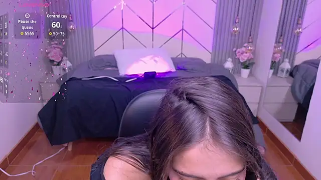 alesiamoore online show from 04-23-26, 07:38