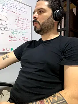 Snapshot of uto857 chatting on 10-15-25, 05:02 uto857 online show from 10-15-25, 05:02