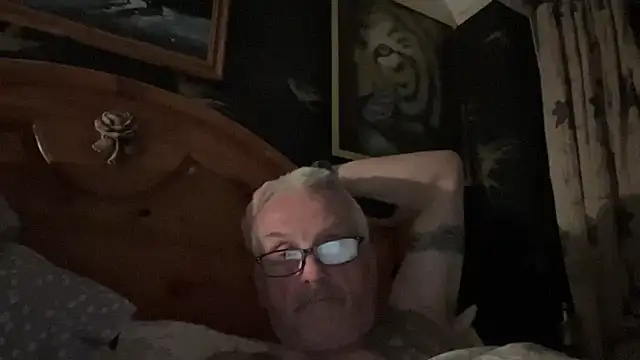 Snapshot of poggles chatting on 04-30-26, 08:37 poggles online show from 04-30-26, 08:37