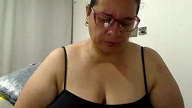 Snapshot of luciana69hot chatting on 06-03-26, 11:21 luciana69hot online show from 06-03-26, 11:21