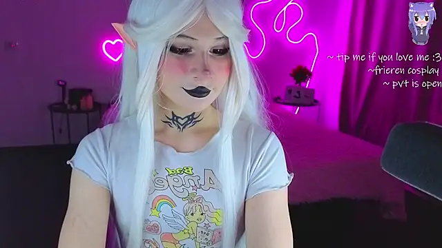 Snapshot of your_little_eva chatting on 02-06-26, 01:32 your little eva online show from 02-06-26, 01:32