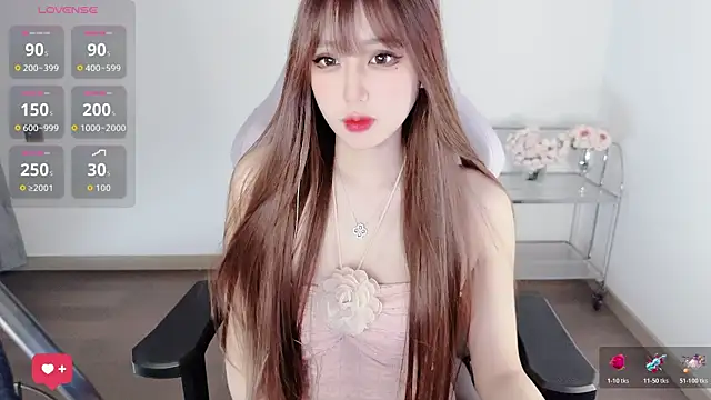 Snapshot of OwQoll chatting on 04-15-26, 04:52 OwQoll online show from 04-15-26, 04:52