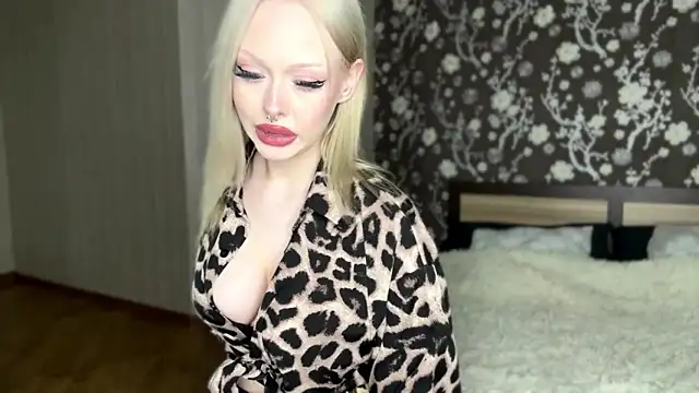 Snapshot of demilodge chatting on 12-21-25, 01:40 demilodge online show from 12-21-25, 01:40