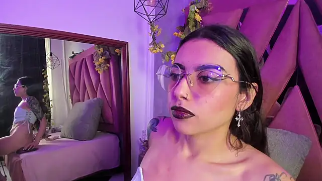 viollettaa  online show from 03-31-26, 06:52