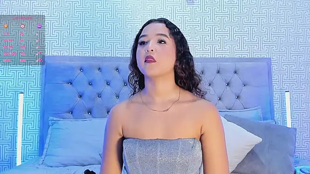 Snapshot of Evaa_Lunna_ chatting on 10-31-25, 08:43 Evaa Lunna online show from 10-31-25, 08:43