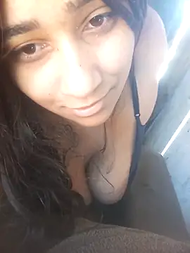 Snapshot of srtsara chatting on 11-20-25, 11:32 srtsara online show from 11-20-25, 11:32