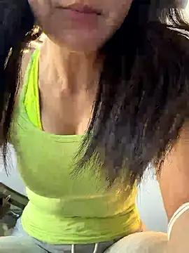 Snapshot of Ninazhang chatting on 05-11-26, 01:11 Ninazhang online show from 05-11-26, 01:11